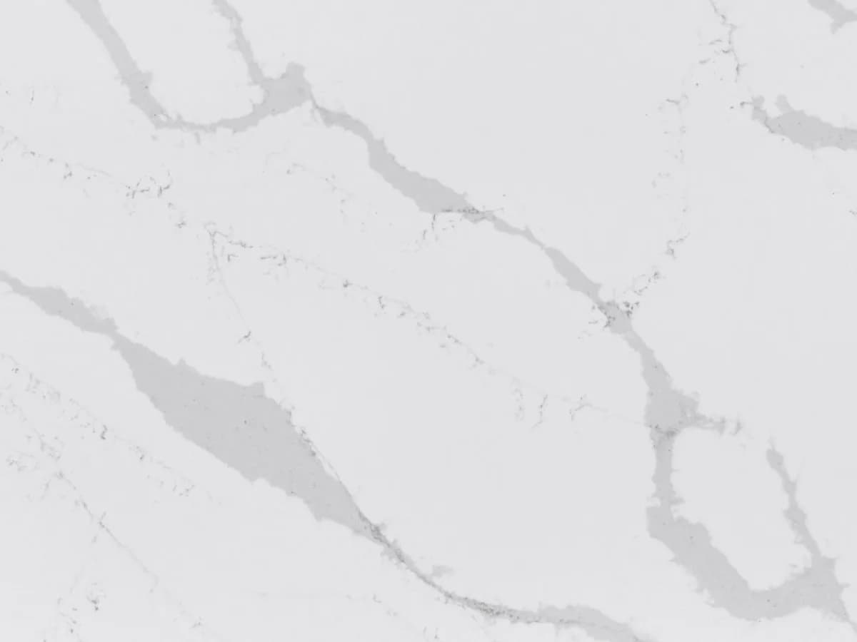 Belenco Calacatta Venezia 2219 kuvars tezgah, yüzey ve desenin yakın çekimi (üretici görseli)