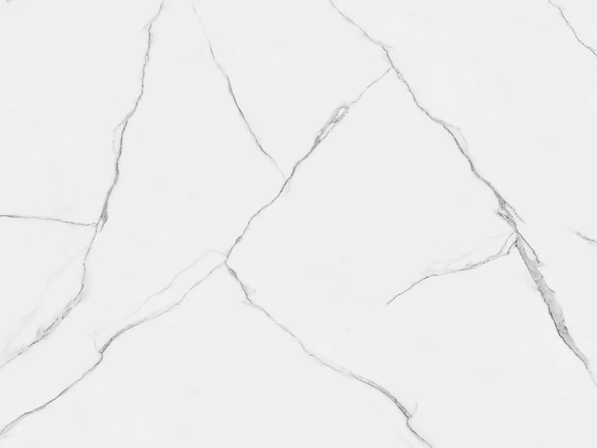 Coante Calacatta Caverno 10130 kuvars tezgah, yüzey ve desenin yakın çekimi (üretici görseli)