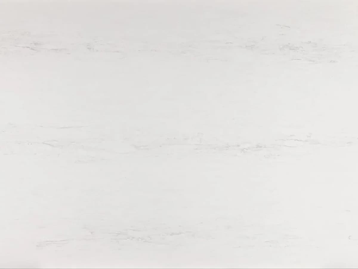 Coante Carrara Lysor 30704 kuvars tezgah, yüzey ve desenin yakın çekimi (üretici görseli)