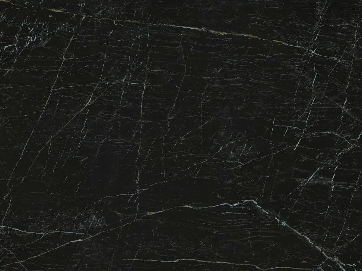 Dekton Somnia ultra kompakt tezgah, yüzey ve desenin yakın çekimi (üretici görseli)