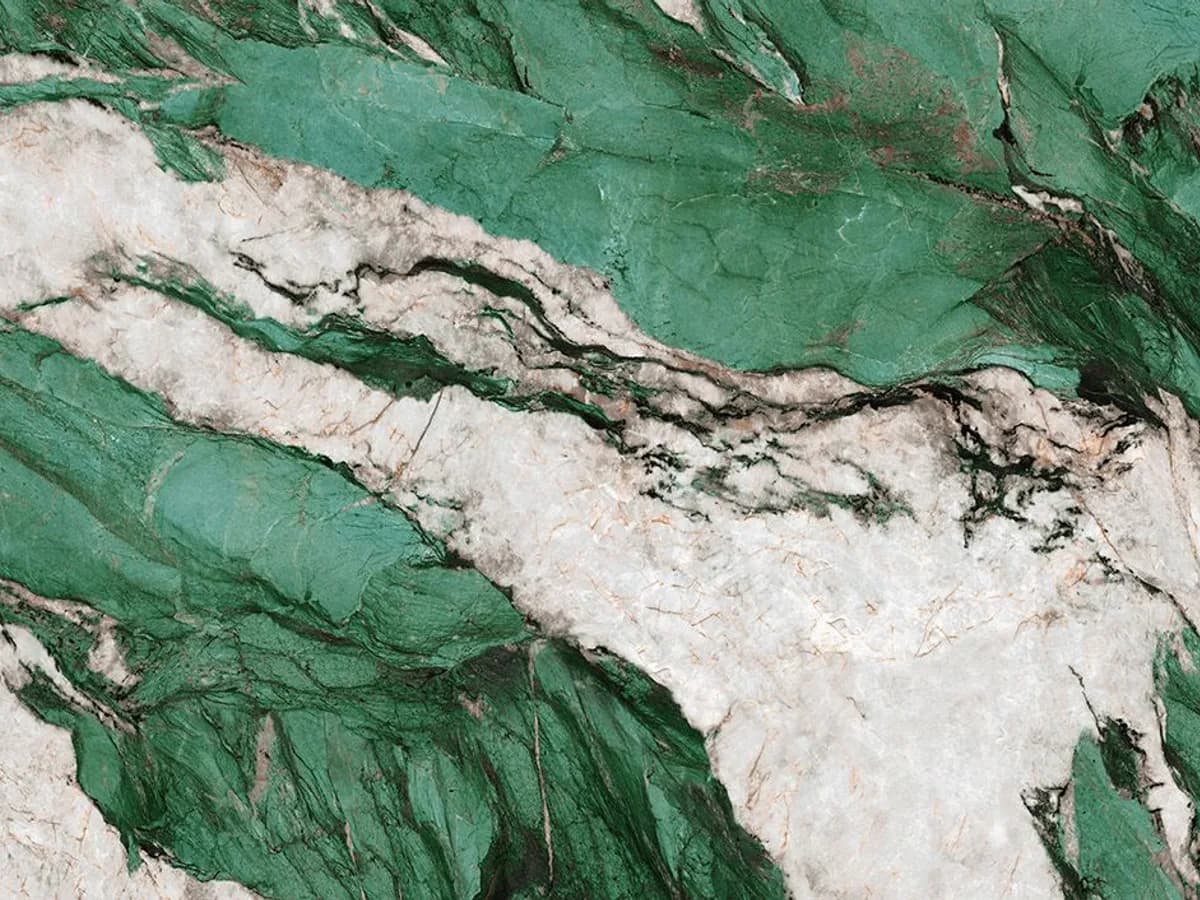 Coante Zafiro Verde 10501 kuvars tezgah, yüzey ve desenin yakın çekimi (üretici görseli)